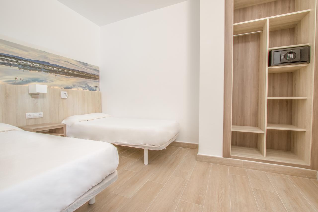 Apartamentos Lago Colonia de Sant Jordi Ngoại thất bức ảnh
