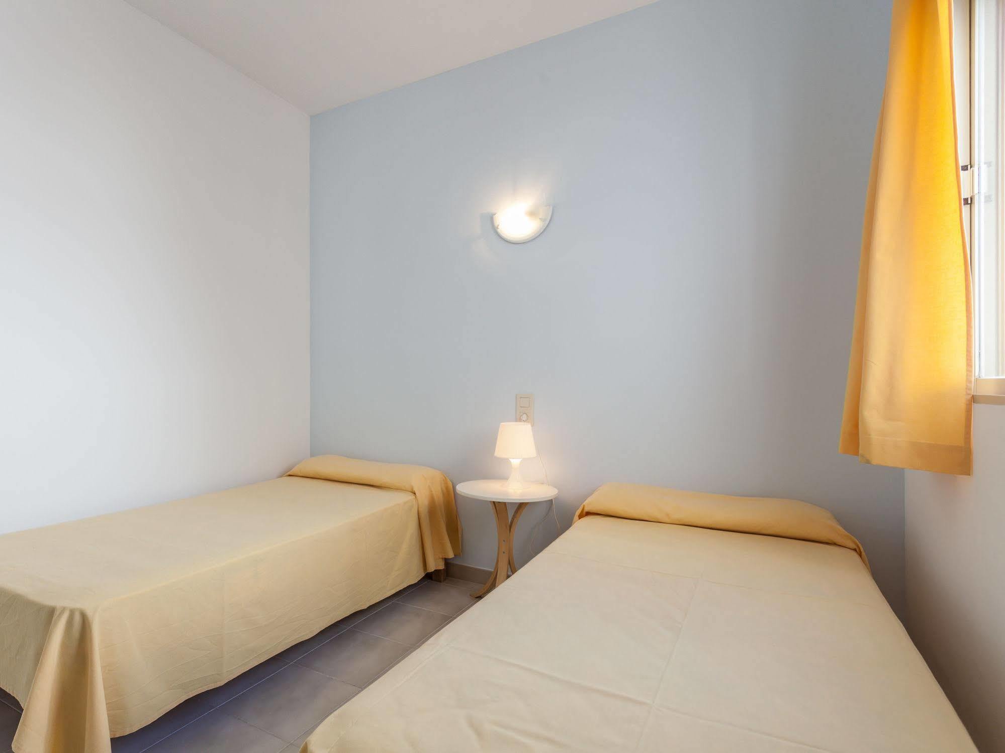 Apartamentos Lago Colonia de Sant Jordi Ngoại thất bức ảnh