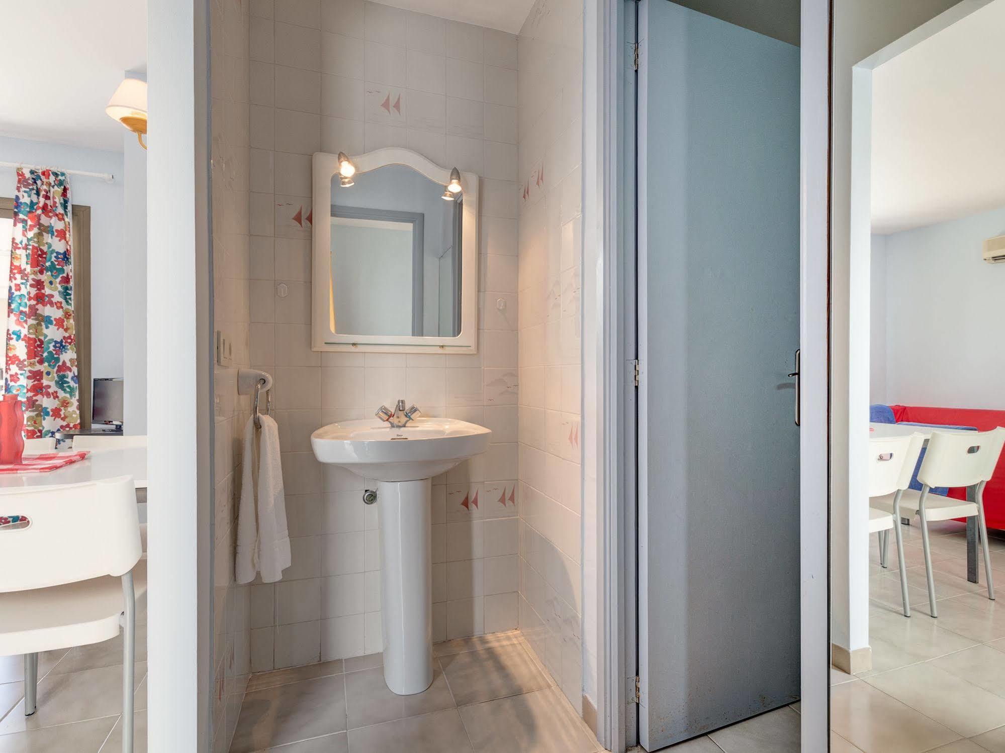 Apartamentos Lago Colonia de Sant Jordi Ngoại thất bức ảnh